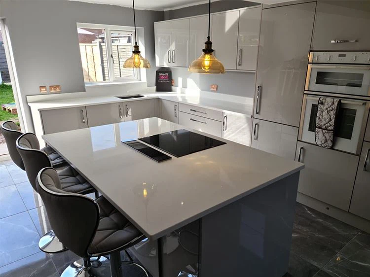 White Shimmer Quartz (3)